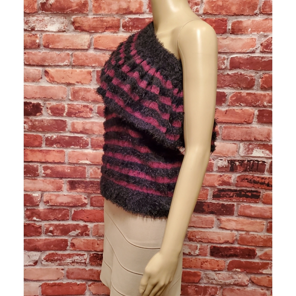 Wayf Ruffled One Shoulder Sweater S NWT - Picture 3 of 4